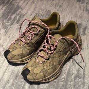 Gucci Women's Tan Sneakers with Pink Accents